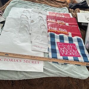 16 Empty Gift Bags: Victoria's Secret and Bath & Body Works. See pics for sizes.